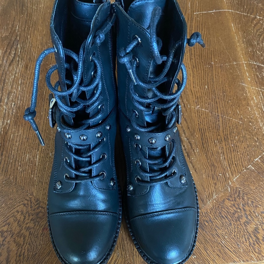 Worn Once Guess Boots